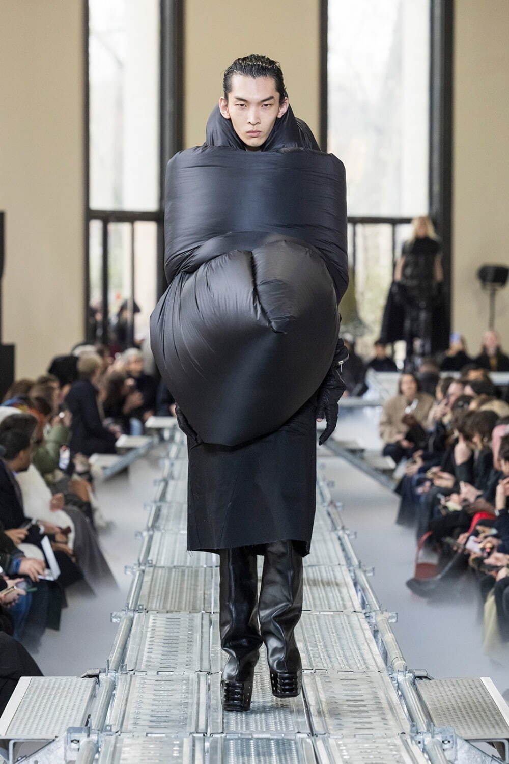 リック・オウエンス(Rick Owens) 2023-24年秋冬メンズコレクション  - 写真13