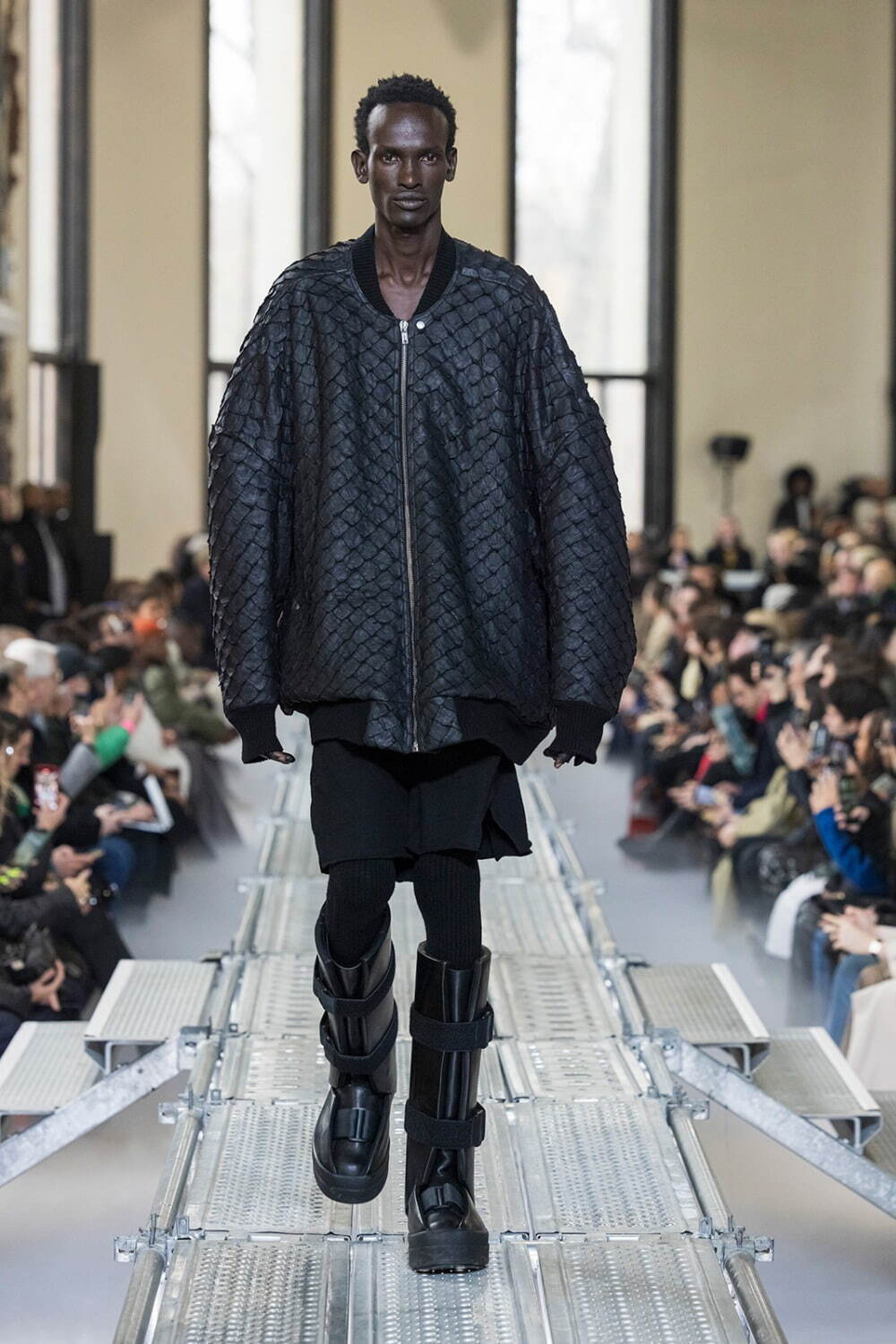 リック・オウエンス(Rick Owens) 2023-24年秋冬メンズコレクション  - 写真22