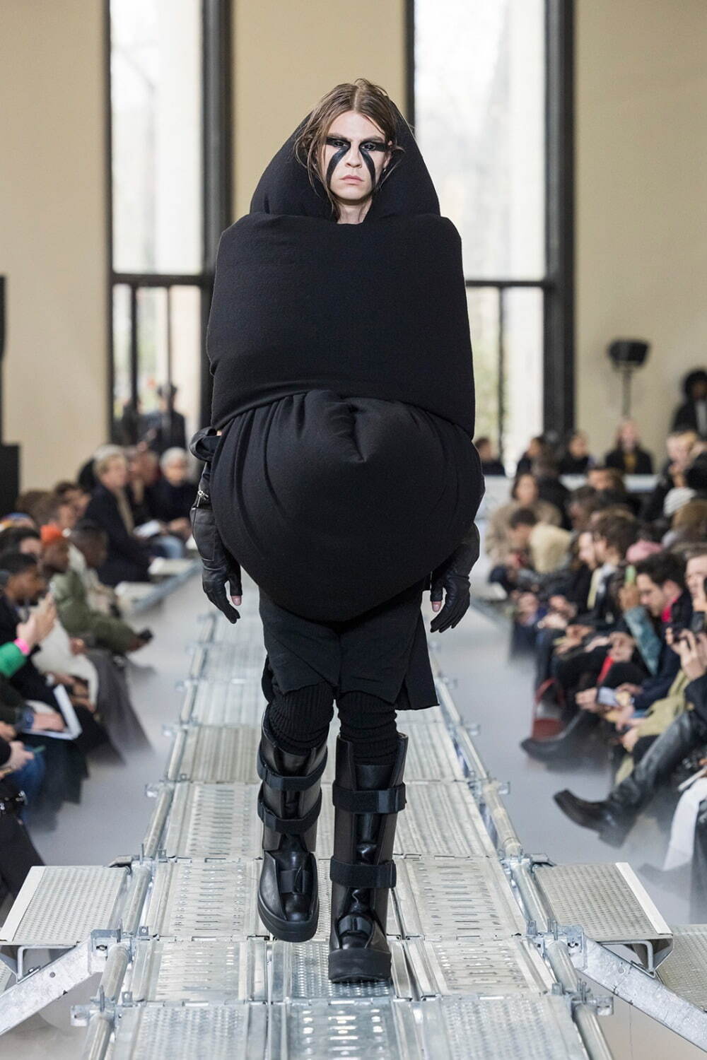 リック・オウエンス(Rick Owens) 2023-24年秋冬メンズコレクション  - 写真23