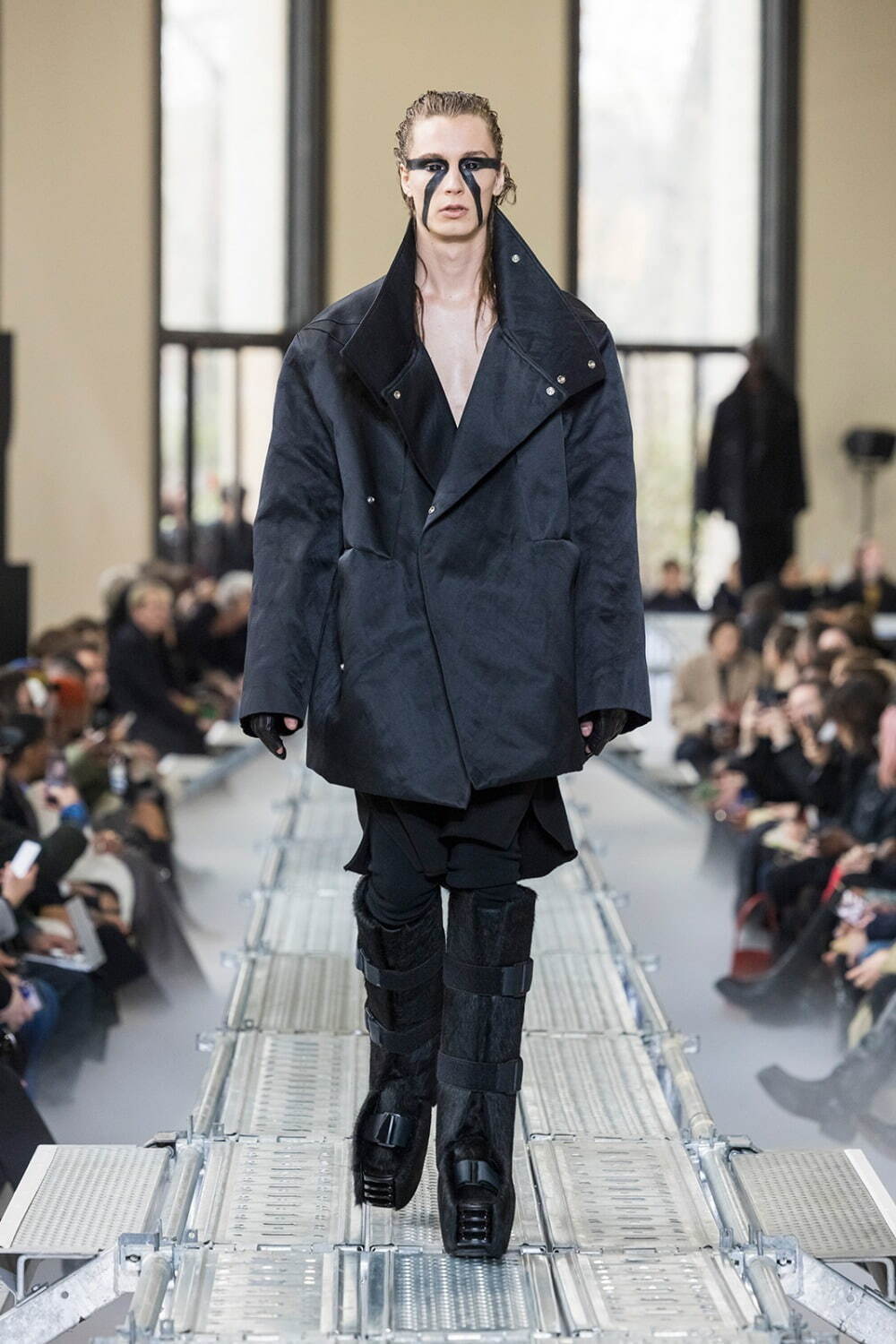 リック・オウエンス(Rick Owens) 2023-24年秋冬メンズコレクション  - 写真26