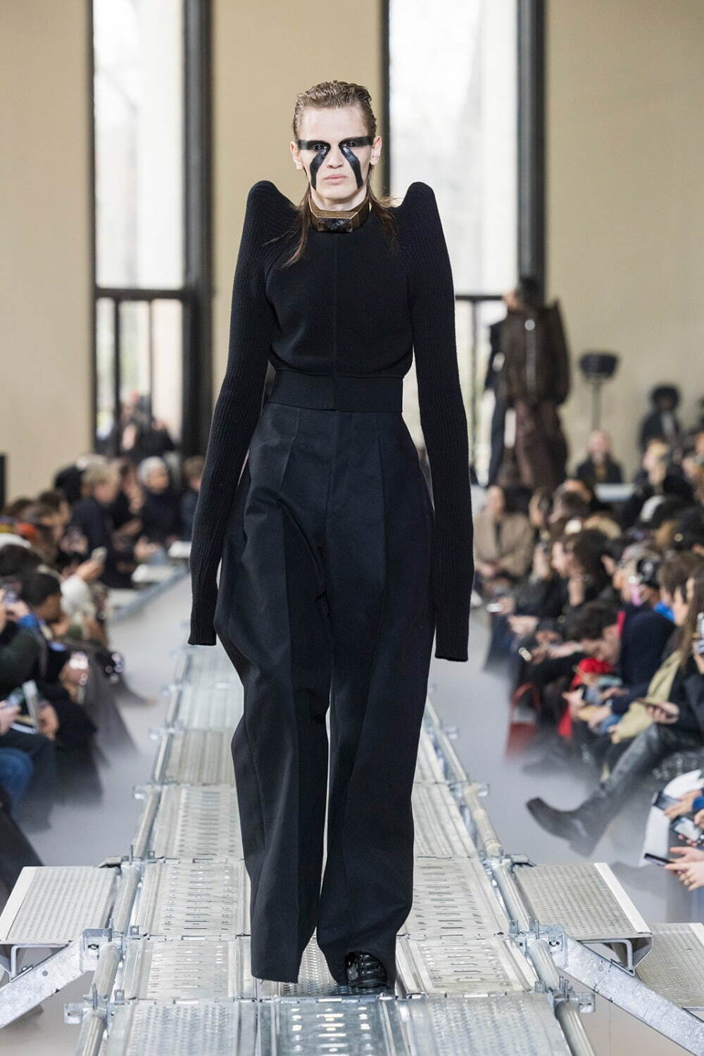 リック・オウエンス(Rick Owens) 2023-24年秋冬メンズコレクション  - 写真46