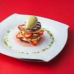 ジャン＝ポール・エヴァン(JEAN-PAUL HÉVIN), トシ・ヨロイヅカ(Toshi Yoroizuka), キニール(KINEEL), ウカ(uka) 真っ赤ないちごに魅せられて。｜写真3