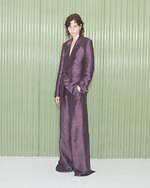 カナコ サカイ、流動的な“墨流し”模様のトレンチコート＆色彩の移ろうブリーチデニム｜写真4