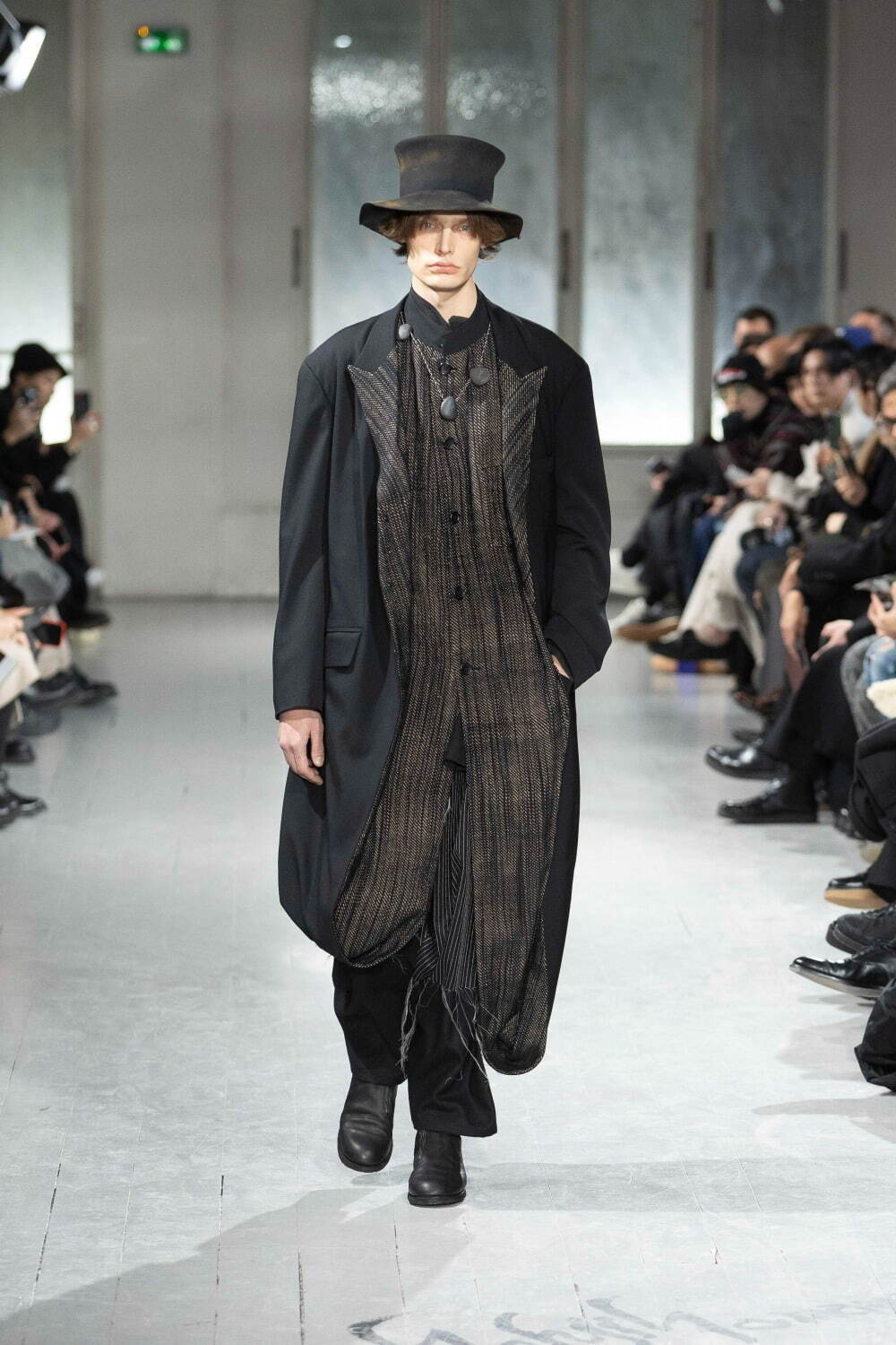 ヨウジヤマモト(Yohji Yamamoto) 2023-24年秋冬メンズコレクション  - 写真8