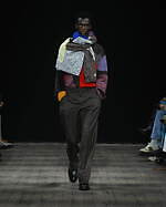 ポール・スミス 2023年秋冬メンズコレクション、伝統的なテーラードにモダニズムを｜写真24