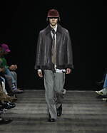 ポール・スミス 2023年秋冬メンズコレクション、伝統的なテーラードにモダニズムを｜写真25