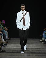 ポール・スミス 2023年秋冬メンズコレクション、伝統的なテーラードにモダニズムを｜写真28