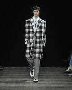 ポール・スミス 2023年秋冬メンズコレクション、伝統的なテーラードにモダニズムを｜写真30