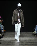 ポール・スミス 2023年秋冬メンズコレクション、伝統的なテーラードにモダニズムを｜写真32