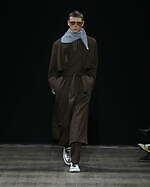 ポール・スミス 2023年秋冬メンズコレクション、伝統的なテーラードにモダニズムを｜写真35