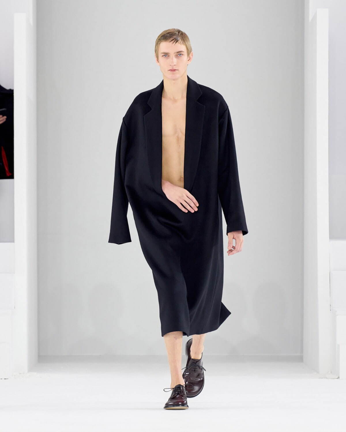 ロエベ 2023年秋冬メンズコレクション - 衣服の物質的還元｜写真1