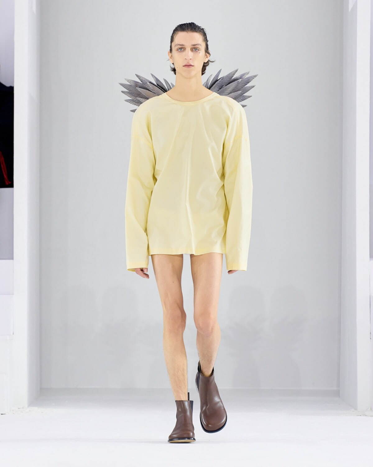 ロエベ 2023年秋冬メンズコレクション - 衣服の物質的還元｜写真3