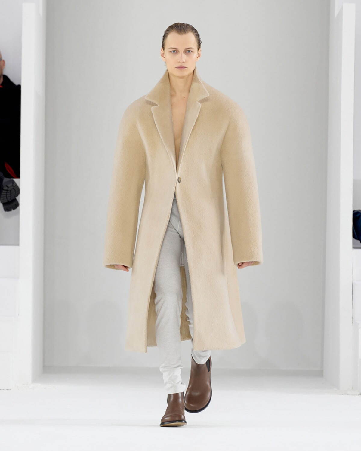 ロエベ 2023年秋冬メンズコレクション - 衣服の物質的還元｜写真27