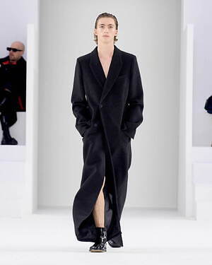 ロエベ 2023年秋冬メンズコレクション - 衣服の物質的還元｜写真8