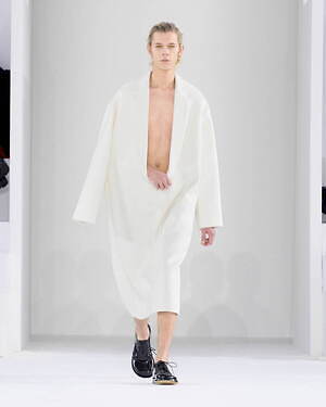 ロエベ 2023年秋冬メンズコレクション - 衣服の物質的還元｜写真15