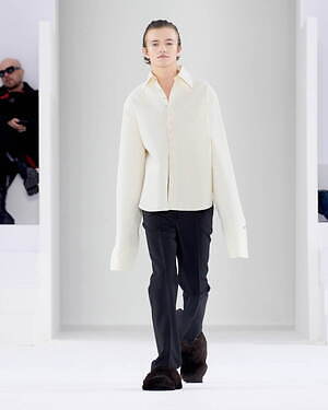 ロエベ 2023年秋冬メンズコレクション - 衣服の物質的還元｜写真19