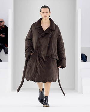 ロエベ 2023年秋冬メンズコレクション - 衣服の物質的還元｜写真22