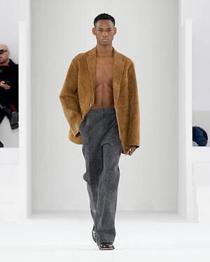 ロエベ 2023年秋冬メンズコレクション - 衣服の物質的還元｜写真31