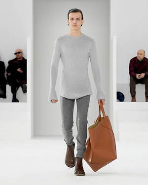 ロエベ 2023年秋冬メンズコレクション - 衣服の物質的還元｜写真35