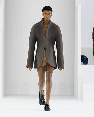 ロエベ 2023年秋冬メンズコレクション - 衣服の物質的還元｜写真37