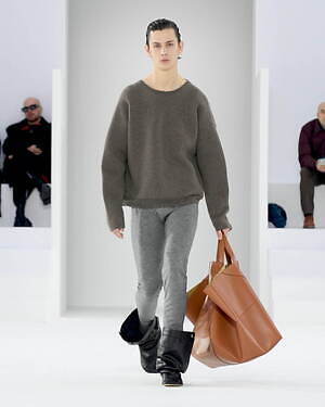 ロエベ 2023年秋冬メンズコレクション - 衣服の物質的還元｜写真39