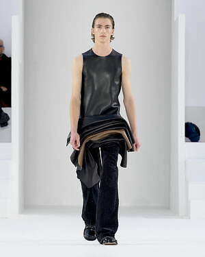 ロエベ 2023年秋冬メンズコレクション - 衣服の物質的還元｜写真43