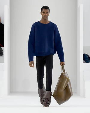ロエベ 2023年秋冬メンズコレクション - 衣服の物質的還元｜写真47