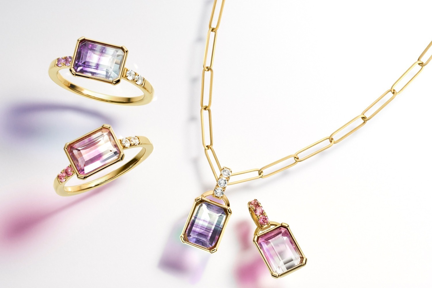 スタージュエリー“バイカラーの天然石”ジュエリー、フローライトが光るチャーム＆リングを数量限定で