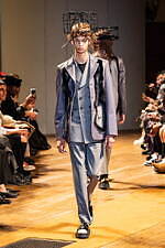 コム デ ギャルソン・オム プリュス 2023-24年秋冬コレクション、テーラリングをよりアバンギャルドに｜写真14