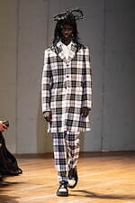 コム デ ギャルソン・オム プリュス 2023-24年秋冬コレクション、テーラリングをよりアバンギャルドに｜写真19