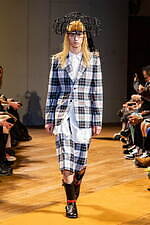 コム デ ギャルソン・オム プリュス 2023-24年秋冬コレクション、テーラリングをよりアバンギャルドに｜写真20