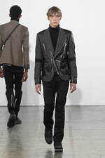 ジュンヤ ワタナベ マン 2023-24年秋冬コレクション - インナーラウムを出発点に、黒で作る一貫性｜写真7