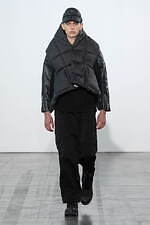 ジュンヤ ワタナベ マン 2023-24年秋冬コレクション - インナーラウムを出発点に、黒で作る一貫性｜写真18