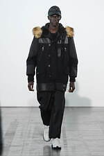 ジュンヤ ワタナベ マン 2023-24年秋冬コレクション - インナーラウムを出発点に、黒で作る一貫性｜写真28