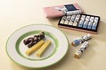 帝国ホテル 東京のホワイトデー、"料理長スヌーピー”のスティックチョコレート＆マカロンBOXが新登場