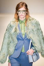グッチ 2014-15年秋冬コレクション - ボーイッシュ＆ロマンティックを60's風に｜写真2