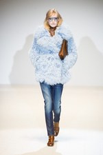 グッチ 2014-15年秋冬コレクション - ボーイッシュ＆ロマンティックを60's風に｜写真9