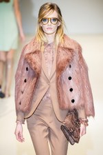 グッチ 2014-15年秋冬コレクション - ボーイッシュ＆ロマンティックを60's風に｜写真19