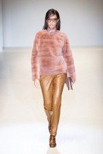 グッチ 2014-15年秋冬コレクション - ボーイッシュ＆ロマンティックを60's風に｜写真24