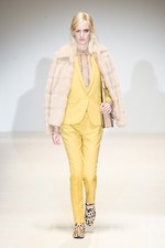 グッチ 2014-15年秋冬コレクション - ボーイッシュ＆ロマンティックを60's風に｜写真35