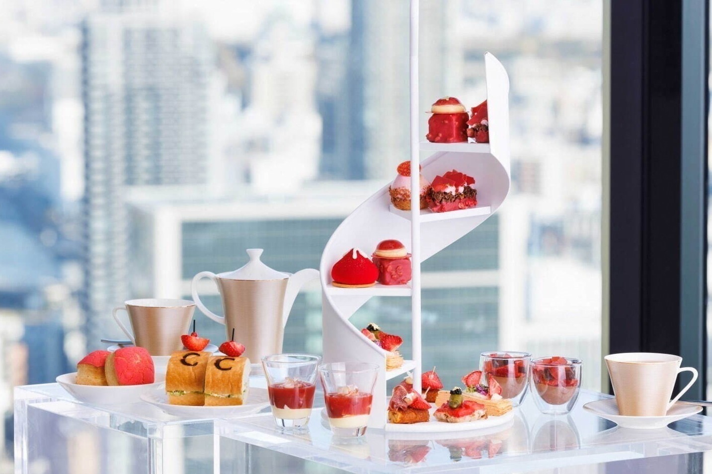 いちごアフタヌーンティー2023年〈関西編〉大阪・京都ほか有名ホテルで楽しむ苺スイーツ