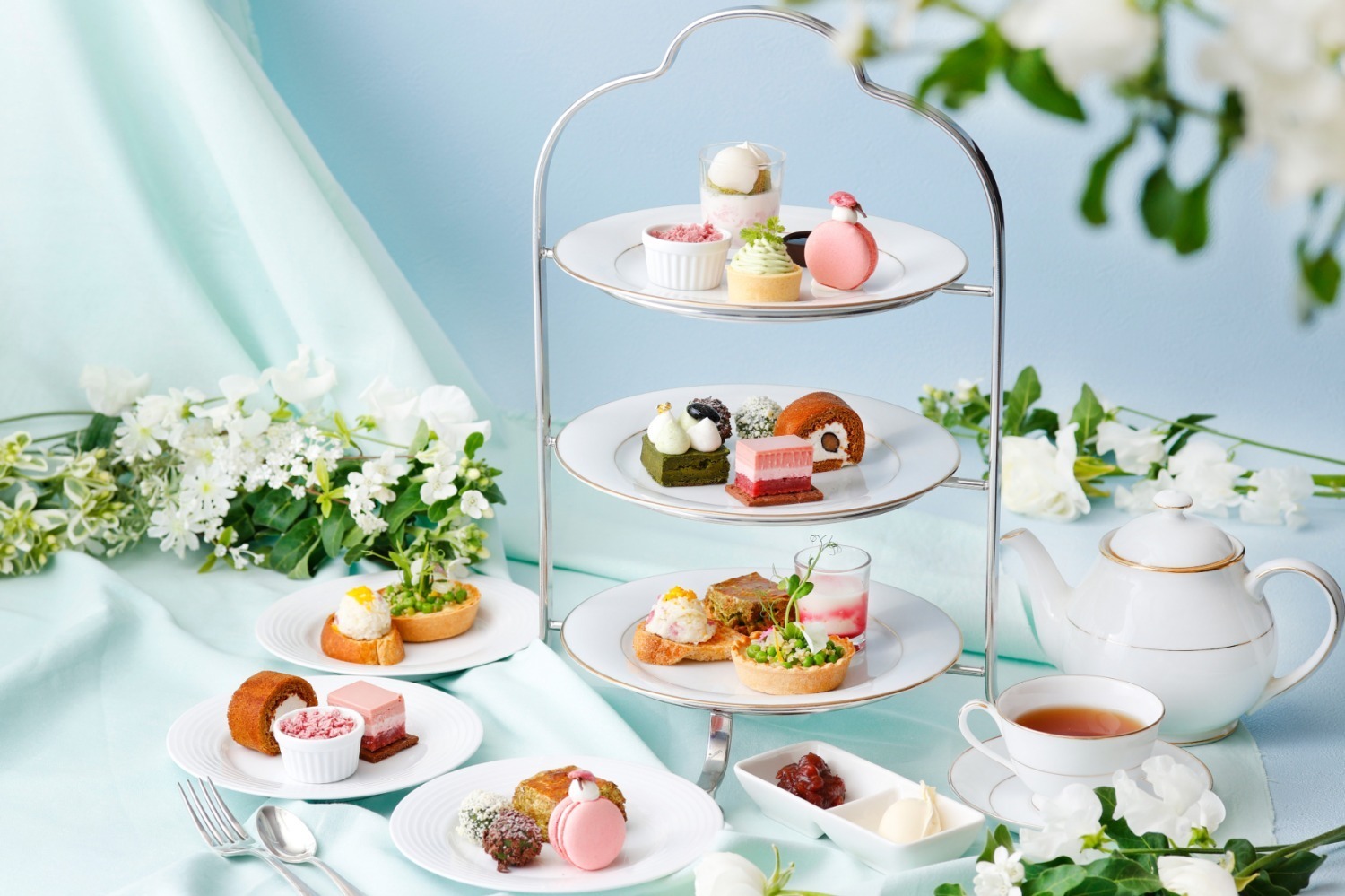 抹茶アフタヌーンティー｜ホテルニューグランド「春のアフタヌーンティー」桜のピンクマカロンや抹茶モンブラン