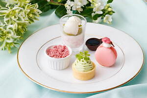 ホテルニューグランド「春のアフタヌーンティー」桜のピンクマカロンや抹茶モンブラン｜写真1