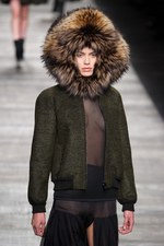フェンディ 2014-15年秋冬コレクション - セクシー＆シックを中核に据えたスポーティ｜写真32
