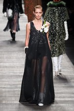 フェンディ 2014-15年秋冬コレクション - セクシー＆シックを中核に据えたスポーティ｜写真79