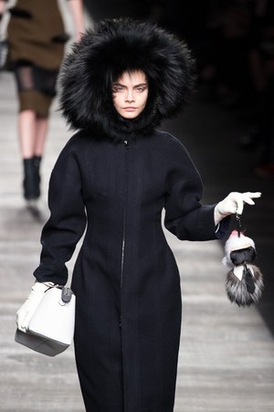 フェンディ 2014-15年秋冬コレクション - セクシー＆シックを中核に据えたスポーティ｜写真2
