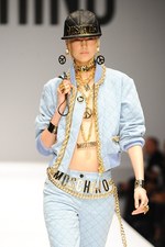 モスキーノ 2014-15年秋冬コレクション - 水原希子も出演、J・スコットによるポップなショー｜写真24