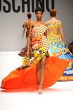 モスキーノ 2014-15年秋冬コレクション - 水原希子も出演、J・スコットによるポップなショー｜写真70