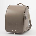 ディーゼル新作ランドセル、立体的なメタリック“Dロゴ”やシルバーのスタッズ限定モデル｜写真5