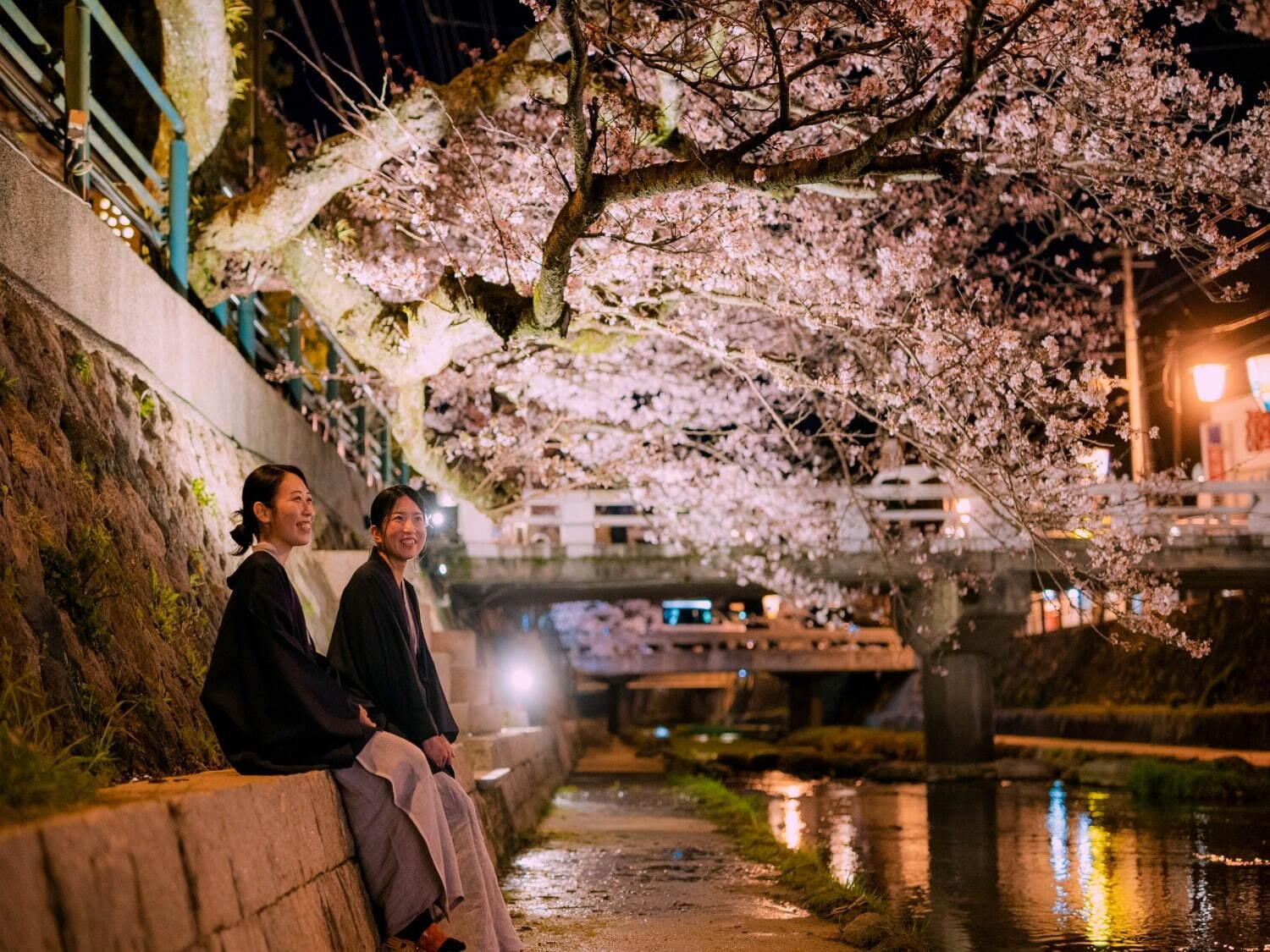 星野リゾートの温泉旅館「界 玉造」“夜桜巡り人力車”400本の桜を人力車で鑑賞、温泉湯たんぽと共に｜写真2